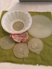 TUPPERWARE JELLO MOLD WITH