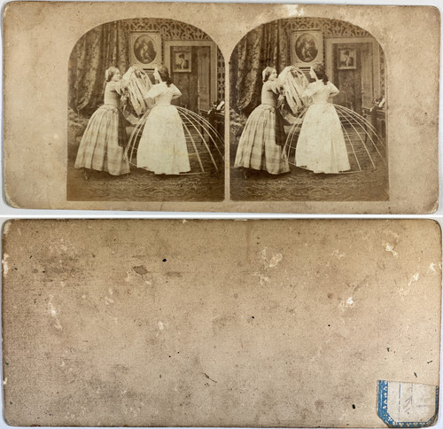 Femme crinoline mettant - femme, la