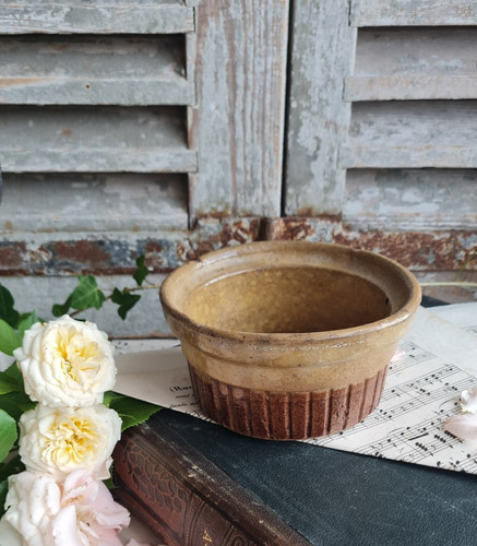 Ancien petit pot - a, lait