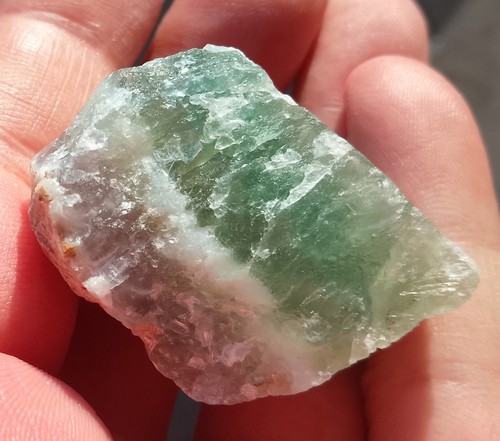 40.75gr 36x31x25mm fluorite
