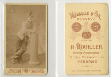 H. Rouiller, officier et son schako de l’école spéciale militaire de Saint-Cyr, 