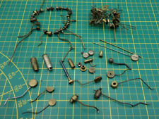 lot divers pièces d'horloge mouvement de paris. tiges de marteau...