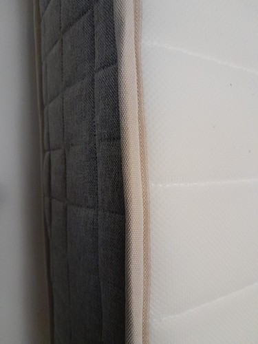 Deux matelas mémoire de - deux, à