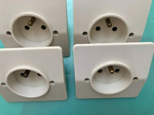 Lot prises t legrand - 4, 2p+t