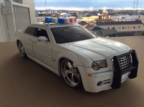 Rare chrysler 300c police car - chrysler,