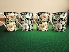 Tasses ou mugs vintage en porcelaine anglaise. Décor fleuri. Lot de 4 en TBE