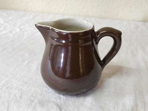 Ancien petit pichet - pot, à