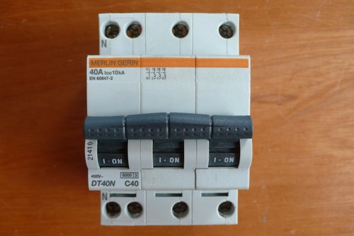 Disjoncteur tetrapolaire 40a - disjoncteur,