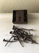 ANCIENNE SERRURE ARMOIRE XVIII + LOT DE CLOUS XVIII 