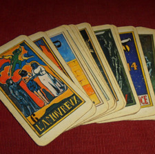 Usés et patinés : 22 arcanes d'un ancien tarot de Marseille style Papus