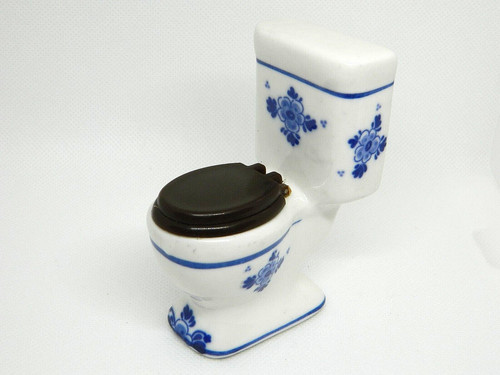 Petite toilette faïence - petite,