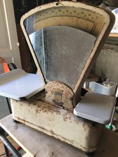 Balance de marché avec tâches de rouille