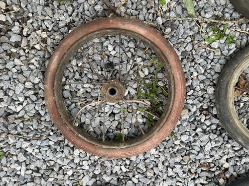 Roue voiture a pedales - roue,