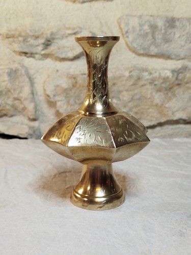 Vase laiton indien gravé - en,