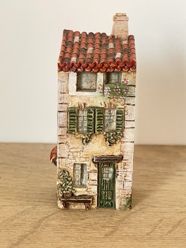 Jolie maison miniature - , carlton