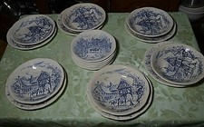 ANCIEN SERVICE DE 18 ASSIETTES
