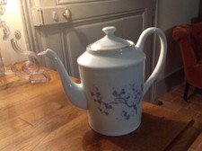 "Cafetière ancienne en porcelaine de Limoges modèle PF et personnalisée MA"