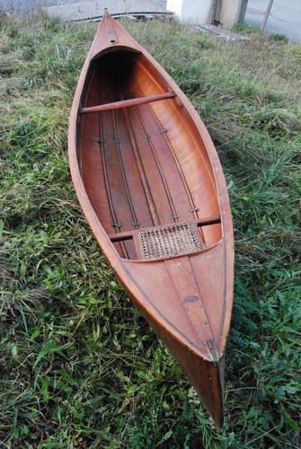 Canoë ancien bois