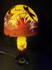 lampe en pâte de verre Signée Schneider à décor de paysage boisé Et Libellules