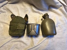 Post Vietnam War . Gourde avec housse et quart. Military US Army USMC USAF USN