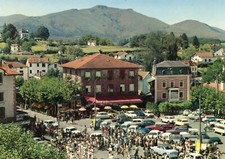 *32336 cpm Saint Jean Pied de Port - la Grande Place et le Central Hôtel