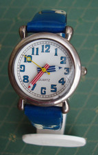 Montre enfant quartz avec ses aiguilles crayons,ses criffres bleus lisible