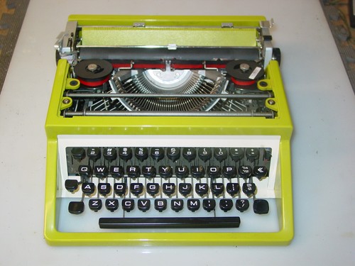 Typewriter made spain - in,