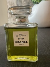 EAU DE PARFUM No 19 CHANEL
