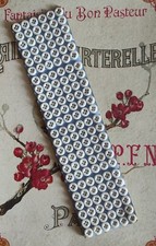 Ancienne plaquette de 144 petits boutons en verre opalin FB 5 FRANCE - Mercerie