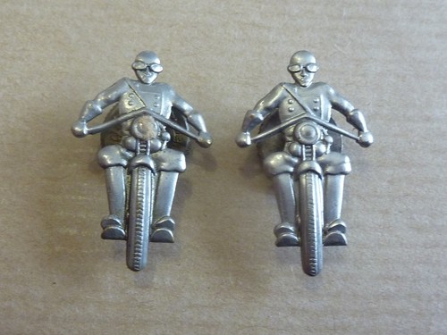 Paire anciennes insignes de - paire,