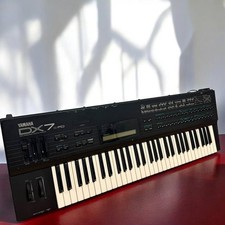 YAMAHA DX7II FD Synthétiseur