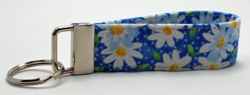 Daisies white blue key - on,