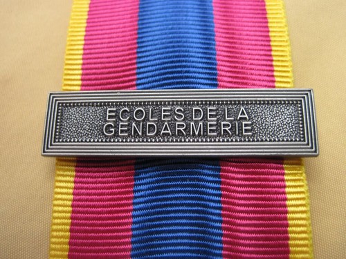 Agrafe écoles la - de,