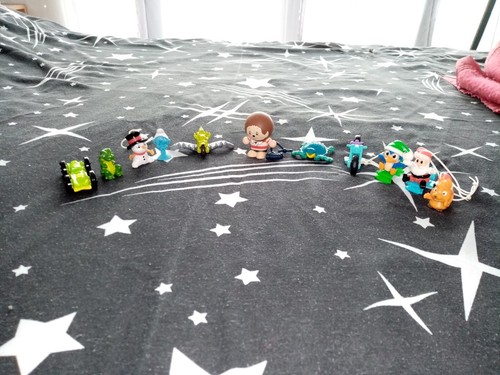 Lot jouets kinder - 11,