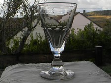 Grand verre à absinthe ancien en verre soufflé. Hauteur : 17,4 cm.