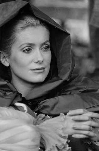 Catherine deneuve peau ane - peau, d'ane