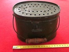 ANCIENNE PETITE GOUJONNIERE POUR LA PECHE  dimensions 19 X 13 X 12 cm