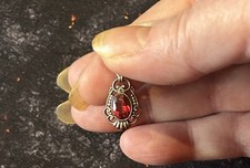 ADORABLE PETIT PENDENTIF ANCIEN EN ARGENT MASSIF ET PIERRE ROUGE 