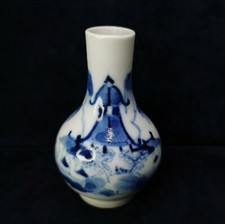 Antique Chinese blue and white porcelain vase, 19th century.