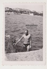 Beau jeune homme sans chemise