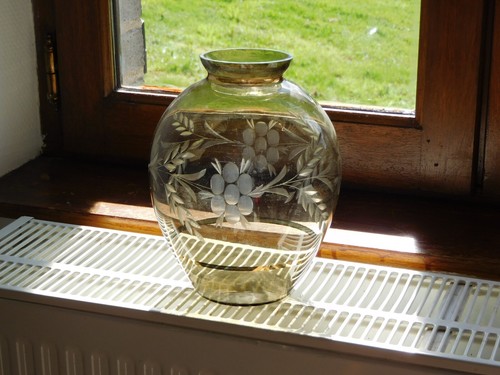 Vase cristal gravé des - en,