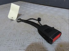 Attache ceinture avant gauche