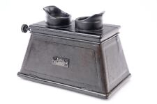 Visionneuse à main Gaumont pour vues stéréo format 6x13 cm.