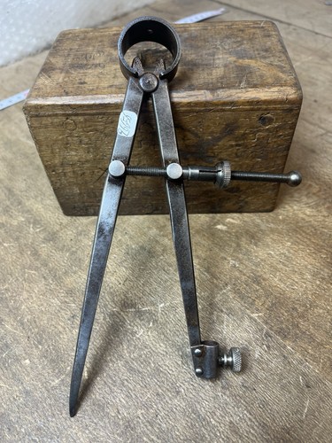 Compas outil ancien - ,