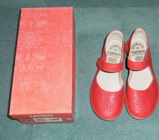 BELLE PAIRE DE CHAUSSURES ROUGE FASHION DE CHEZ BESSON POINTURE 38 TB ETAT