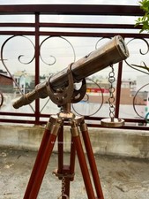 Télescope ancien en laiton