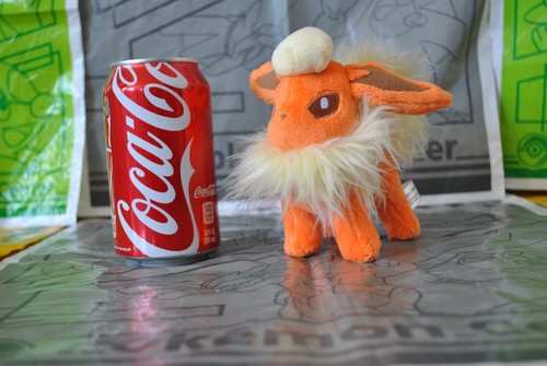 Pokemon center canvas flareon - center,