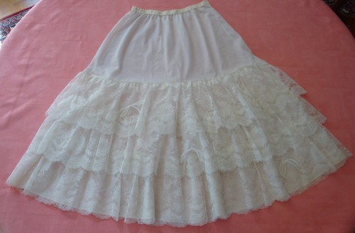 Jupon ancien volants dentelle - jupon,
