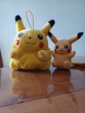 1 Peluche  POKEMON Pikachu Range Pyjama + 1 Petite Peluche 