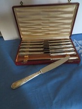 12 grands couteaux en métal